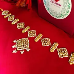 A full view of the Sheeshpatti with Mangtika. The design features square Jadau pieces linked together, creating a beautiful headband effect.