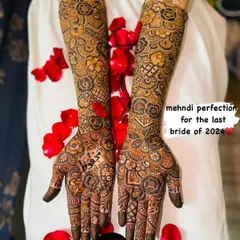 A breathtaking full-arm bridal design, showered with delicate rose petals. I love combining bold floral patterns with fine, intricate details to create a look that is both classic and unforgettable.