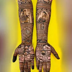 For this bride, we created a beautiful storyboard on her hands. It includes Rajasthani-style portraits, special dates, and comic-style blocks that narrate her journey with her partner.