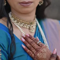 Here is another look at a custom bridal set, showing how the nails complement the intricate henna design and jewellery. The subtle glitter and perfect shape create a truly elegant finish.