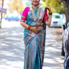 A full-length view of the bride's stunning saree look. We help you pair the perfect blouse from our collection with any saree.
