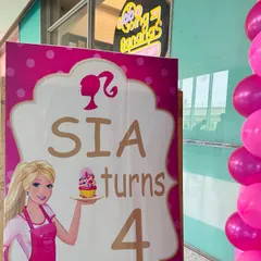 Personal touches make all the difference. A custom welcome sign for Sia's 4th birthday let everyone know they were arriving at a very special Barbie-themed celebration.