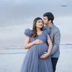 A love like this is a treasure. A sweet kiss and a gentle embrace make for the most romantic beachside couple's photos. These are the moments you'll cherish forever.