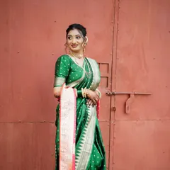 This is how royalty looks. For this Maharashtrian bride, we went with a classic look featuring a traditional green paithani saree, complemented by gold jewelry and a clean, elegant makeup look that honors her heritage.