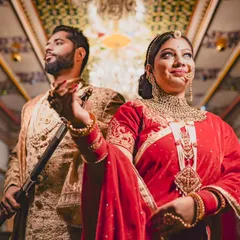 Stepping into a real-life Rajasthani kingdom. For this shoot in Udaipur, we embraced the full royal experience with traditional attire and majestic palace corridors, creating timeless portraits fit for a king and queen.