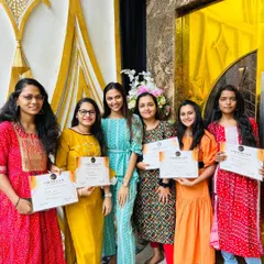 My heart is so full seeing my students graduate! ✨ So proud of this batch of talented artists from my Advanced Mehendi Masterclass. They are all ready to create magic. 🧿