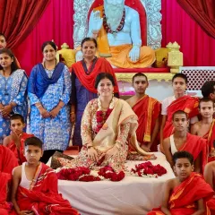 Surrounded by young, receptive minds at the Mouni Baba Ashram in Ujjain after a concert. Sharing music in such a sacred space is a true blessing, and the positive energy from the audience was incredibly uplifting.