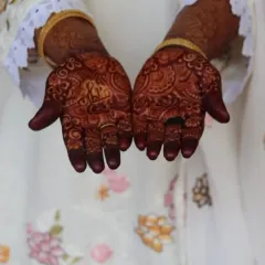 A close-up of the palms, where the stain is always the darkest. The details of the design are still perfectly clear in the deep stain.