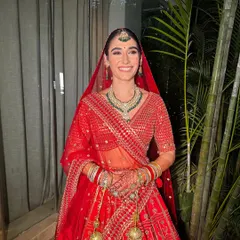 The joy of a bride on her wedding day is unmatched. Here, our beautiful Italian bride, Vittoria, is absolutely radiant in her traditional red lehenga, with makeup kept classic and elegant to honour the occasion.