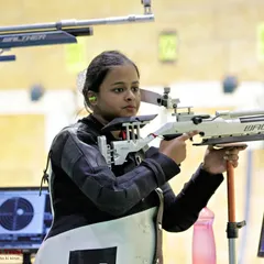 Focus and determination in action. This young athlete is practicing with a 10M air rifle, learning the discipline and precision that are at the heart of shooting sports. We welcome and train girls and boys with the same passion.