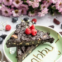 A close-up of a decadent brownie from our shoot with Earth Café Mumbai. We focused on the rich texture and fresh berry toppings to create a dessert photo that feels both indulgent and high-quality.