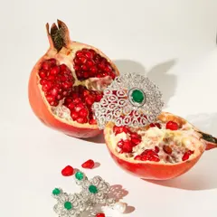 We love getting creative to capture a product's essence. By pairing this exquisite Sarte jewellery with the vibrant texture of a pomegranate, we created a unique, high-fashion image that highlights the piece's luxury and artistry.