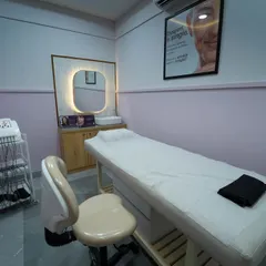 This is one of our well-equipped treatment rooms in the Electronic City clinic. We maintain the highest standards of hygiene and use state-of-the-art equipment for all our procedures.