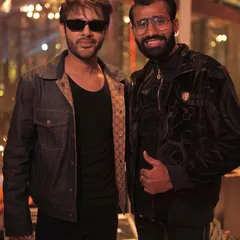 A moment from a performance with popular singer Stebin Ben. Working alongside renowned artists helps me push my creative boundaries and deliver truly memorable entertainment.