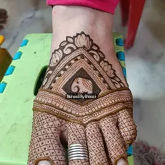 The final look of the elephant and lotus foot mehendi. It's a unique design that is both traditional and adorable, perfect for a bride or for any festive occasion.