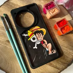 For all the anime fans out there, I can paint your favorite characters. Here’s a custom phone cover I made featuring Luffy from One Piece. Each character is hand-painted with attention to detail to capture their unique style, making it a perfect accessory for any fan.