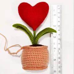 This image shows the size of my red heart pot next to a ruler, giving you a clear idea of how it will fit on your desk. It stands at about 12 cm tall.