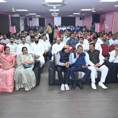 A view of the esteemed audience at the Pragya Samaj Felicitation Ceremony. I am skilled at managing formal events with a large and distinguished gathering.