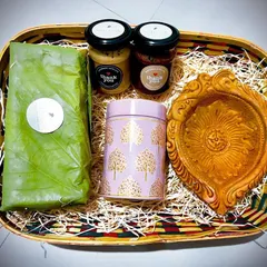 Unbox pure indulgence with this Satvegik festive hamper. It includes nut butters, gourmet dates, and spiced millet flakes, all free from dairy, sugar, preservatives, and gluten.