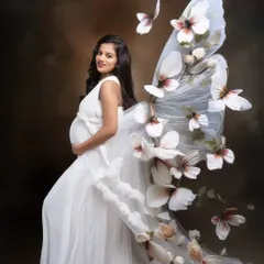 Every mom-to-be carries a little bit of magic. This dreamy capture with butterfly wings celebrates strength, softness, and the beauty of new beginnings.