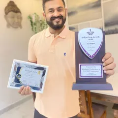 So grateful to have received the Indian Icon Award for Top Artist of the Year. This is all thanks to your love and support.