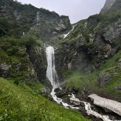 Waterfalls and streams are everywhere on this monsoon trek. The path to both the Valley of Flowers and Hemkund Sahib is filled with stunning natural waterfalls like this one.