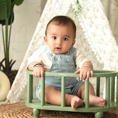 A sweet and simple portrait in our boho setup. The neutral tones and soft textures ensure that your baby's beautiful face is the main focus.