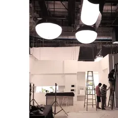 Lightstar Airlite tubes and balloons are an excellent solution for creating soft, ambient top light in a studio. This setup for a TVC mimics the quality of bounced light, evenly illuminating the entire set for a clean, commercial look.