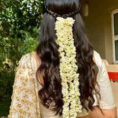 Who said gajra can only be worn in a bun? For this bride's traditional Mehendi, we created a unique and beautiful gajra half up-do to complement her kohl-rimmed eyes and matte skin.