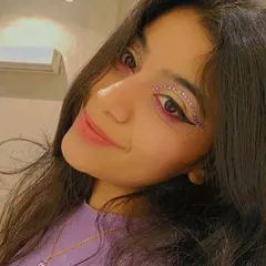 Playing with rhinestones to create a sparkling, winged eyeliner effect. This is a perfect look for a party or a special night out.