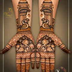 A designer mehndi featuring graceful swans beneath a jharokha on the arms, with blooming lotuses on the palms. This is a beautiful blend of architectural and natural elements.