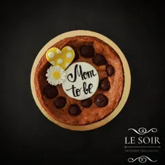 My custom cookie pies are perfect for any celebration. This one, made for a baby shower, says "Mom to be" and is filled with a delicious Nutella layer and topped with dark chocolate.