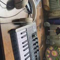 My simple setup for a big gig. I played the Fenty Beauty India launch, which was a dream. All I need is my headphones, MIDI keyboard, and laptop.