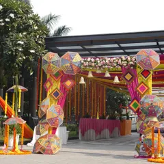 Welcome your guests with a burst of color and tradition. For this Mehendi, I created a vibrant entrance using Rajasthani patchwork umbrellas and marigold garlands, setting a joyful and festive tone from the very first step.