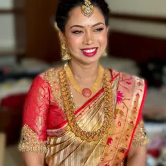 A classic South Indian muhurtham look for the beautiful Padmashree. We chose a radiant HD makeup base with a bold lip to perfectly complement her stunning Kanchivaram saree and temple jewellery.