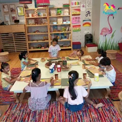 Creativity in full swing! A group of young artists are completely absorbed in their painting session. I provide the space and materials so they can explore colors, textures, and express their unique ideas together.