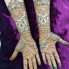 A bold and beautiful engagement design with dark-filled motifs that create a striking contrast.