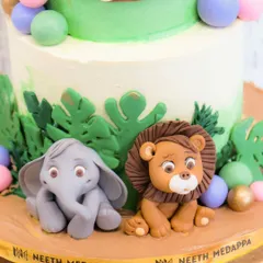 The details make the cake. Here's a closer look at the adorable fondant elephant and lion at the base of the safari cake.