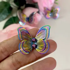 I'm obsessed with these 3D metallic butterflies. They add such a modern and whimsical vibe to any hairstyle, especially for a fun Mehandi or Sangeet party.