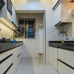 In this galley kitchen, I used white and black to create a timeless, high-contrast look. The glossy white cabinets make the narrow space feel brighter and more open.