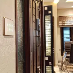 A smart lock and a customized touch panel installed side by side. This setup shows how I combine robust security with centralized home control, all integrated cleanly into your entryway's design.