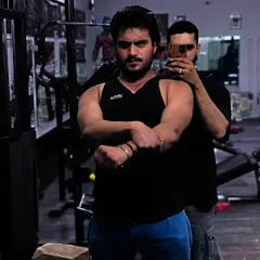 This is my own transformation, from 65kg in 2021 to 92kg in 2023. This is not a shortcut, it is pure mehnat and the result of a solid nutrition plan that I built for myself.
