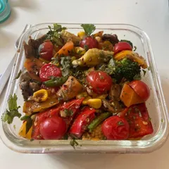 Who said diet food has to be dull? Our warm roasted vegetable salad is packed with flavor, featuring roasted broccoli, cherry tomatoes, baby corn, and bell peppers for a satisfying and nutritious meal.