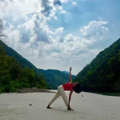 Grounding myself with Trikonasana on the banks of the Ganga. The energy of this sacred river and the surrounding mountains makes every breath and movement feel more meaningful.