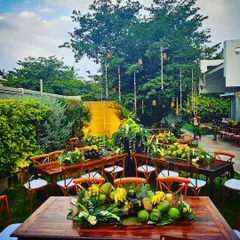 For this backyard dinner, I designed a zero-waste, farm-to-table concept. The decor is composed entirely of fresh fruits, vegetables, and foliage sourced directly from the host's farm, creating a rustic yet elegant setting that is both beautiful and sustainable.