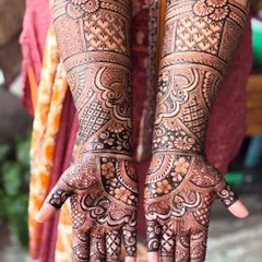 Another shot of this stunning non-bridal design. Perfect for an engagement or for the sister of the bride.