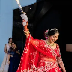 A moment of pure celebration! We love seeing our brides embrace the joy of their wedding day, adorned in Antara jewellery.