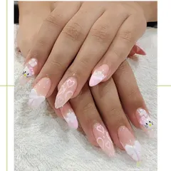 A full view of this playful Hello Kitty themed set. I combine hand-painted characters with 3D elements like bows and hearts to create a fun, detailed, and textured look.