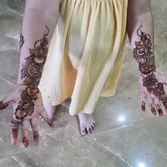 Another view of the adorable henna I did for this little one. The design is light and age-appropriate, but still so beautiful.