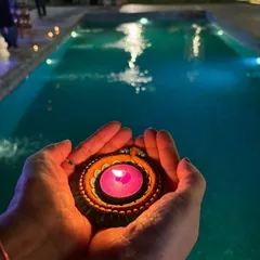 A moment of peace by the water. A guest holds a diya during a festive celebration by the pool, with its reflection shimmering on the surface. It’s these serene moments that make this place special.
